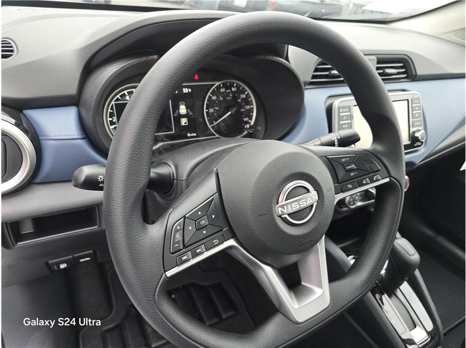 2025 Nissan Versa SV Image 13 of 17