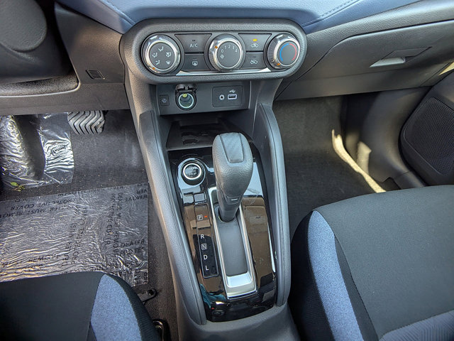 Vehicle image 17 of 28