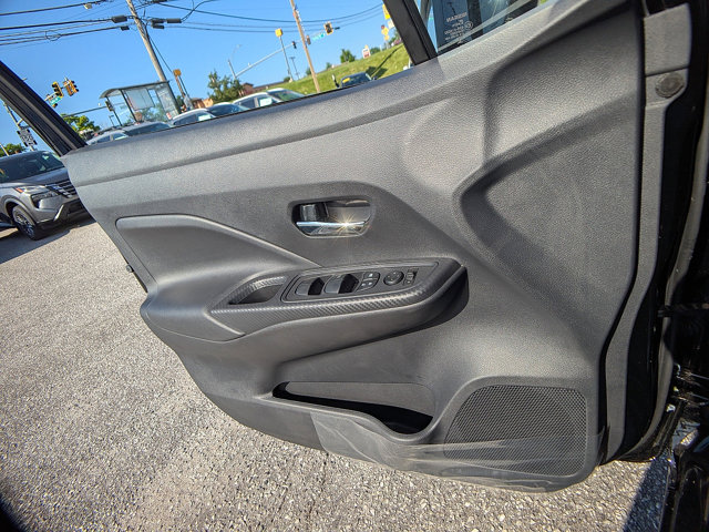 Vehicle image 18 of 28