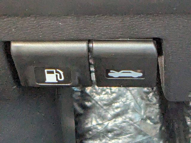 Vehicle image 20 of 28