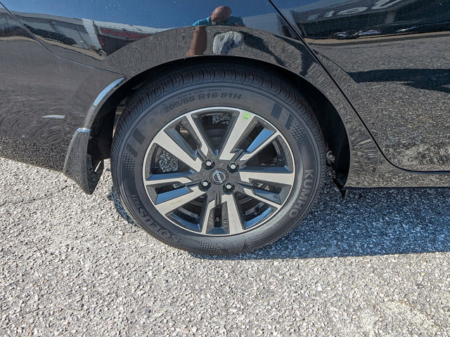 Vehicle image 8 of 29