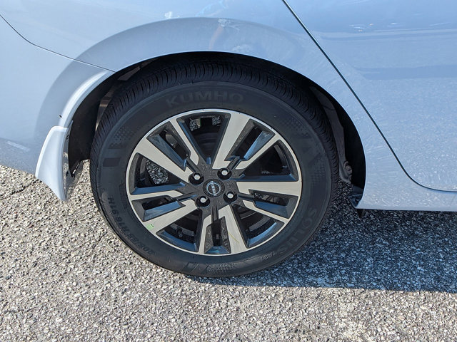 Vehicle image 11 of 28