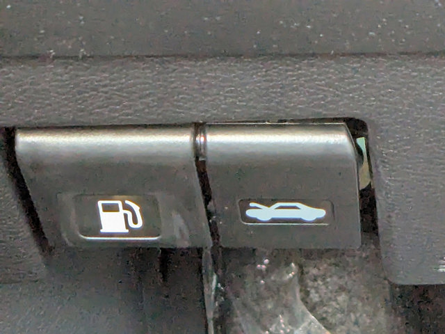 Vehicle image 23 of 28