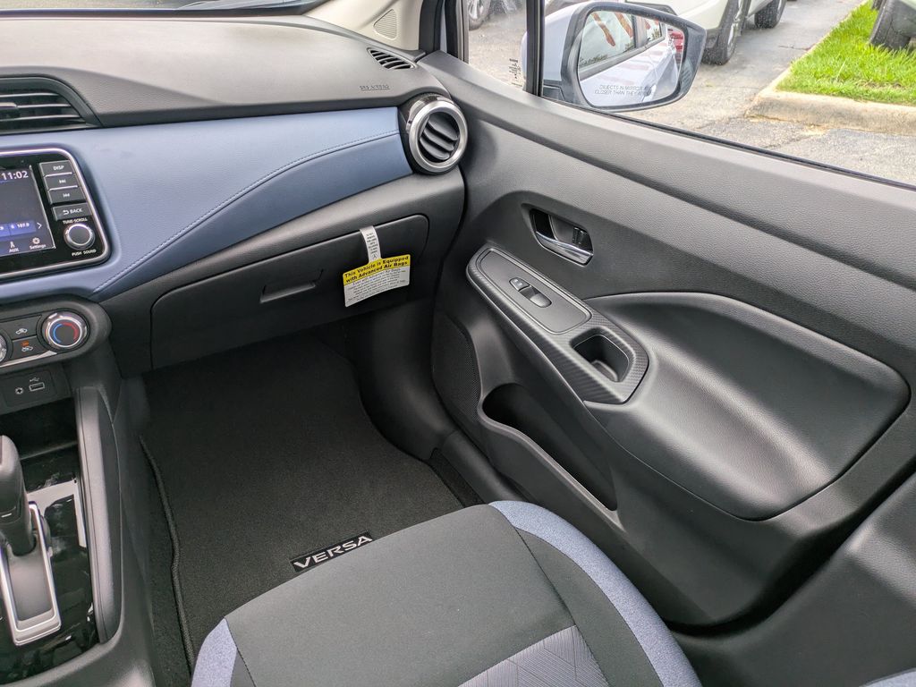2025 Nissan Versa SV Image 13 of 26