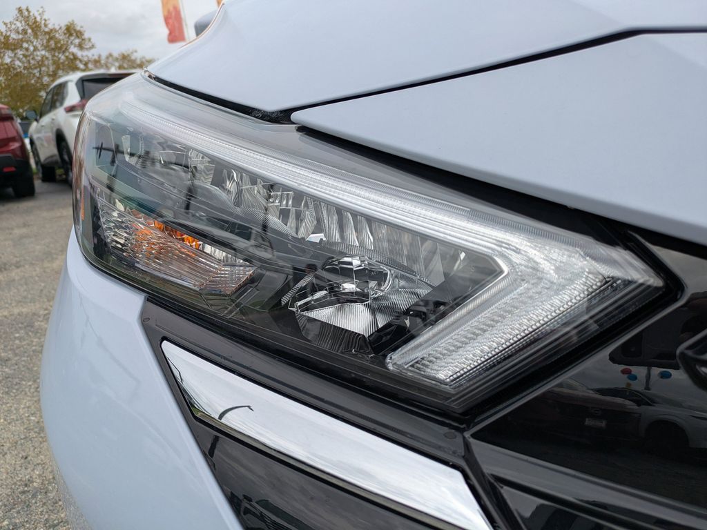 2025 Nissan Versa SV Image 26 of 26