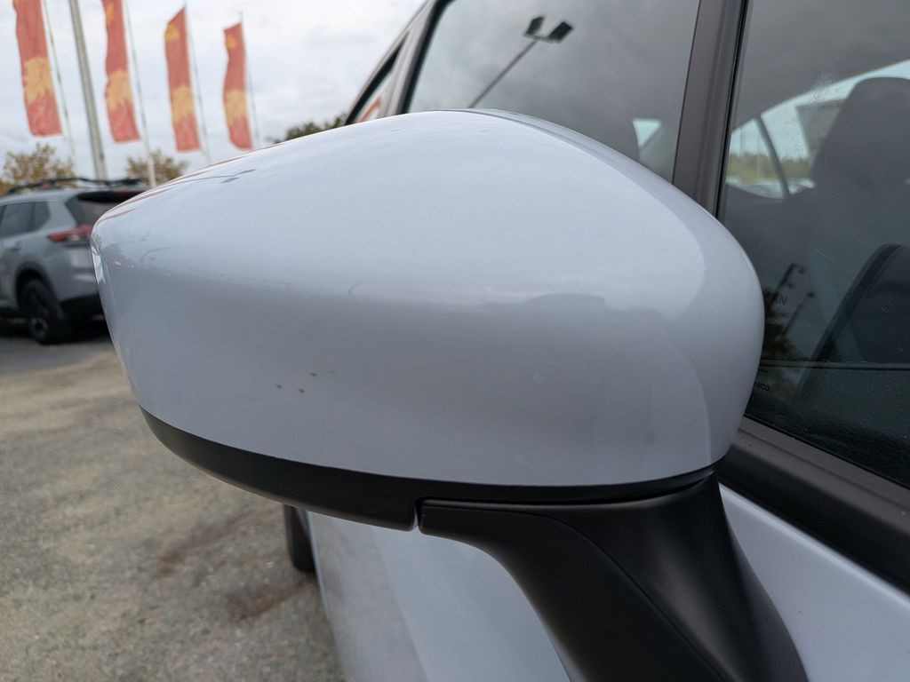 2025 Nissan Versa SV Image 21 of 26