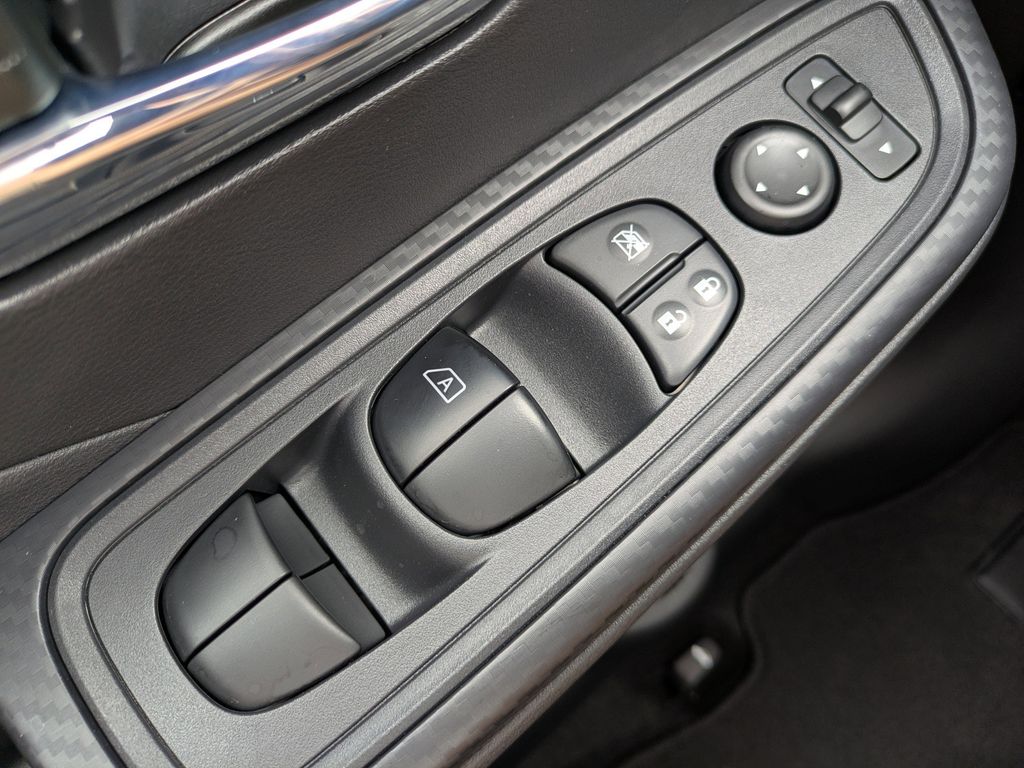 2025 Nissan Versa SV Image 19 of 26