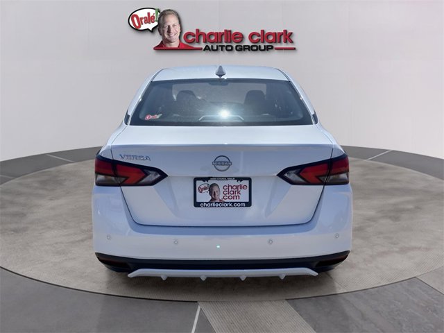 Vehicle image 7 of 19