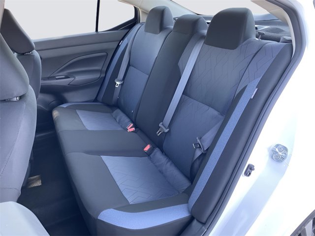 Vehicle image 14 of 19