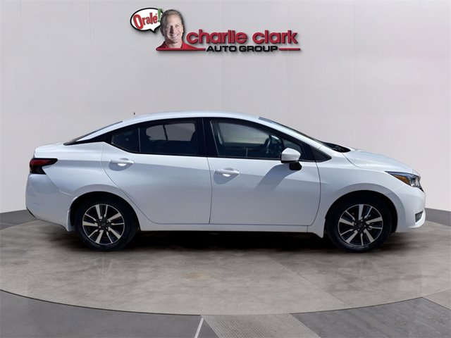Vehicle image 5 of 19