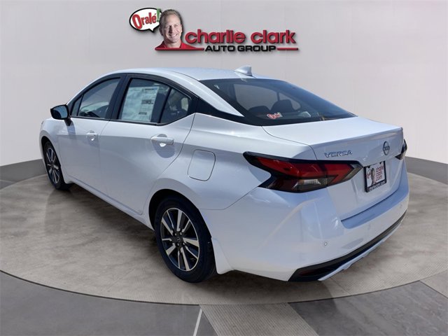 Vehicle image 8 of 19