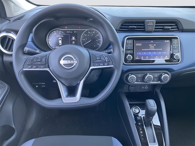 Vehicle image 17 of 19