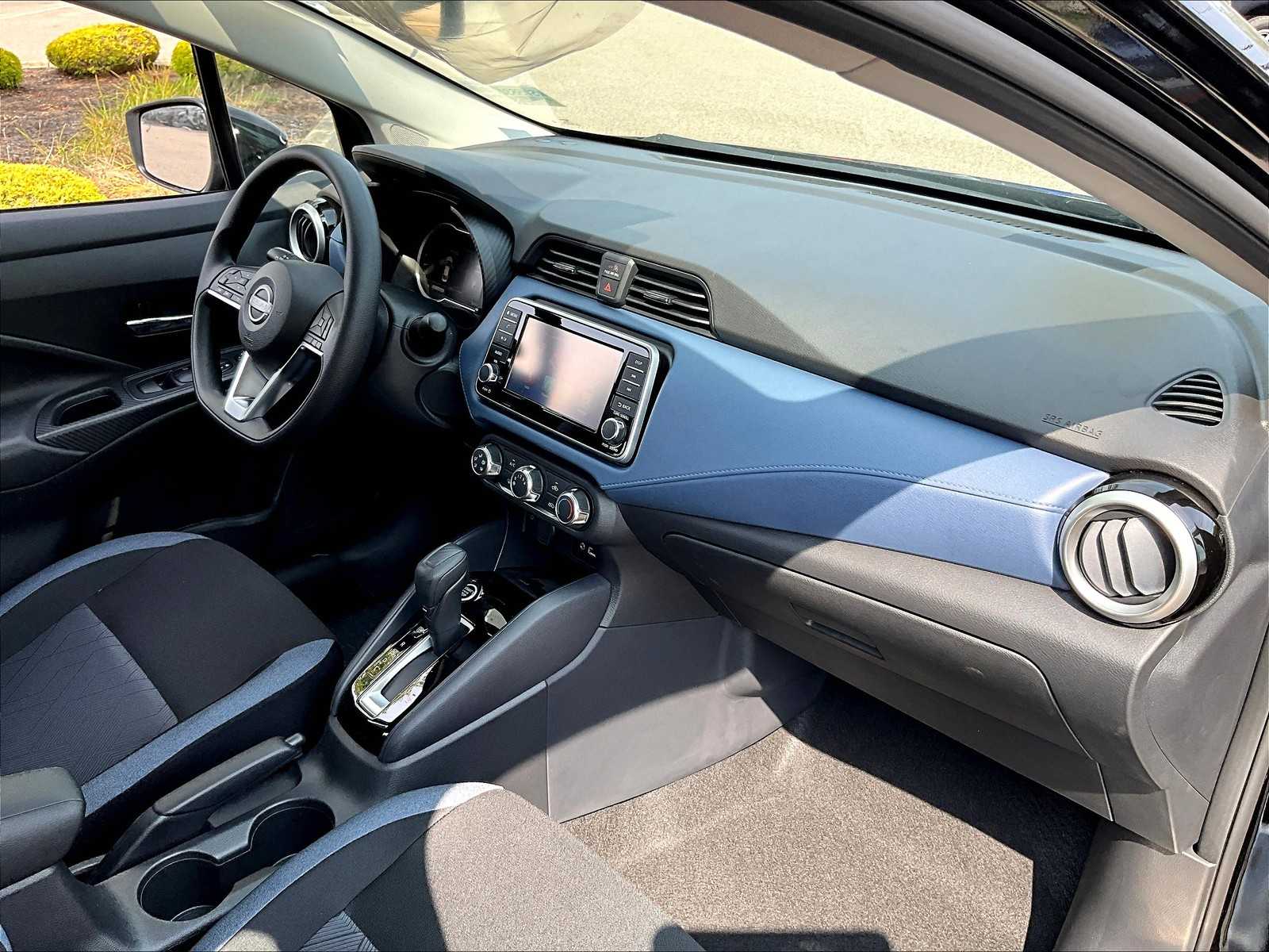 2025 Nissan Versa SV Image 11 of 18
