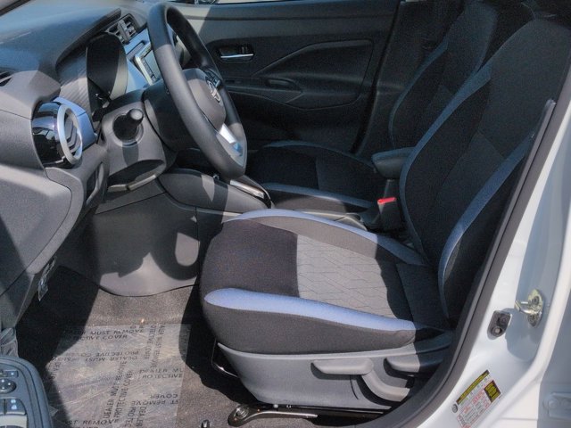 2025 Nissan Versa SV Image 6 of 15