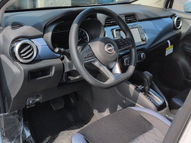 2025 Nissan Versa SV Image 7 of 15