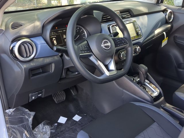 2025 Nissan Versa SV Image 7 of 15