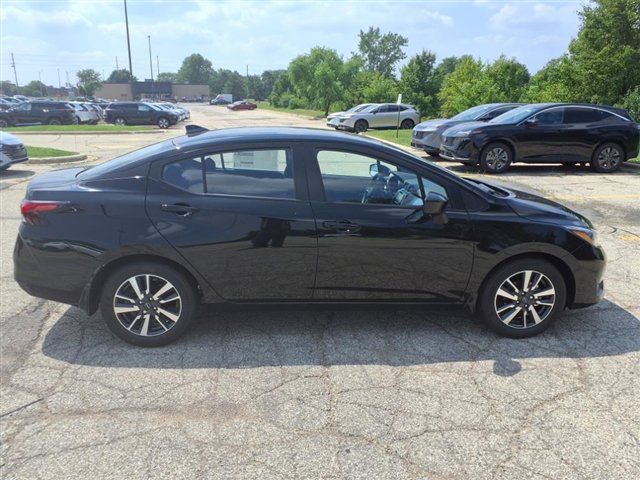 2025 Nissan Versa SV Image 3 of 31