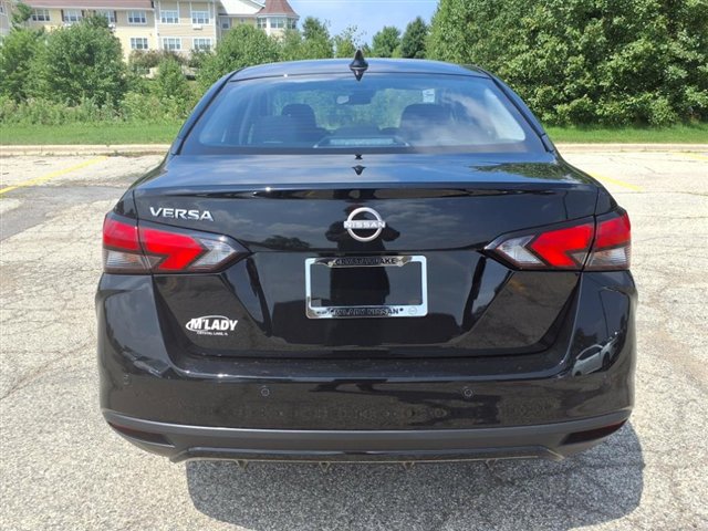 2025 Nissan Versa SV Image 5 of 31