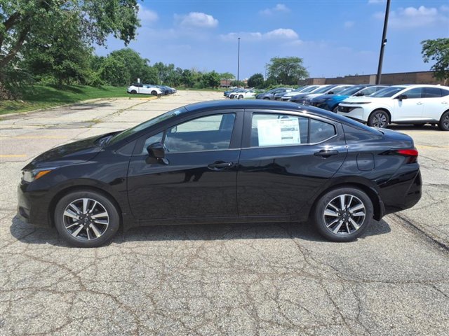 2025 Nissan Versa SV Image 7 of 31