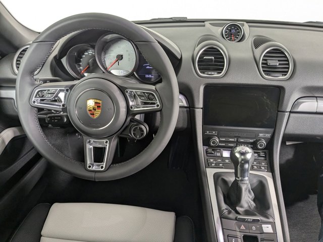 Vehicle image 15 of 25