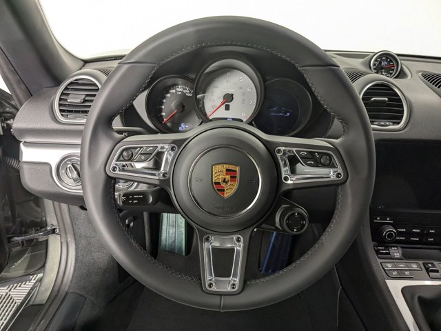 Vehicle image 16 of 25