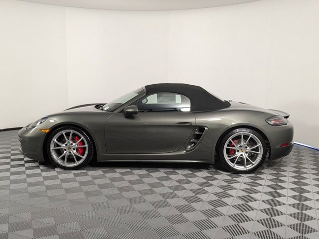 Vehicle image 9 of 25