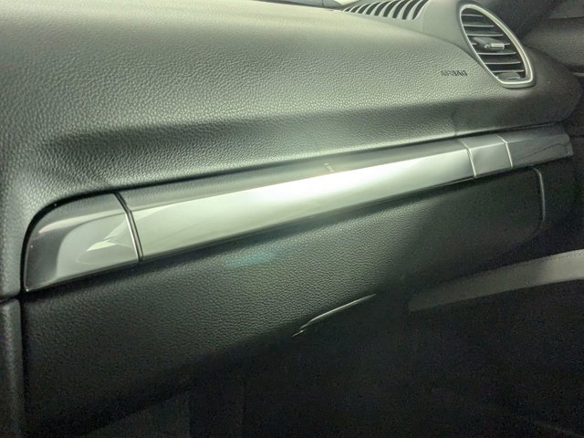 Vehicle image 21 of 25