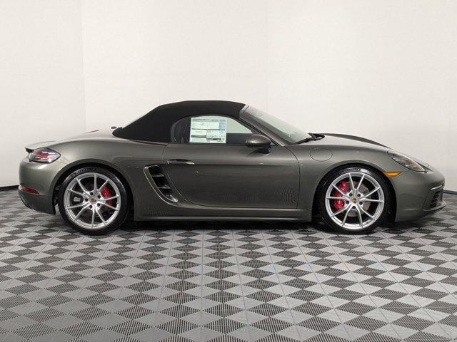 Vehicle image 4 of 25