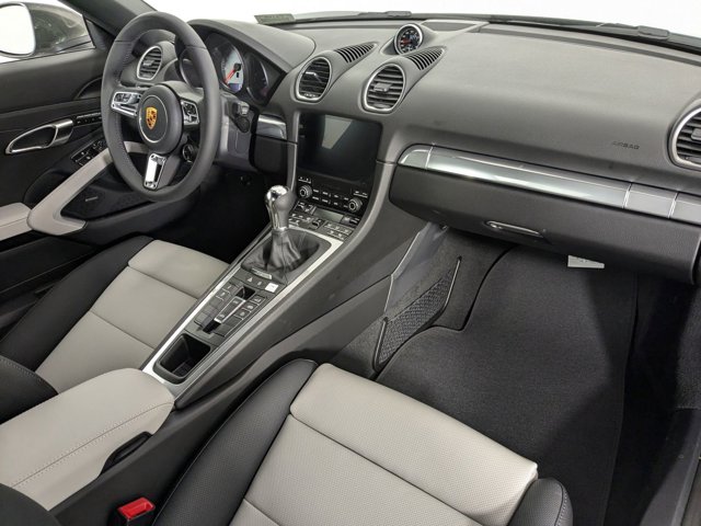 Vehicle image 14 of 25