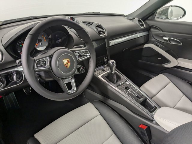 Vehicle image 13 of 25