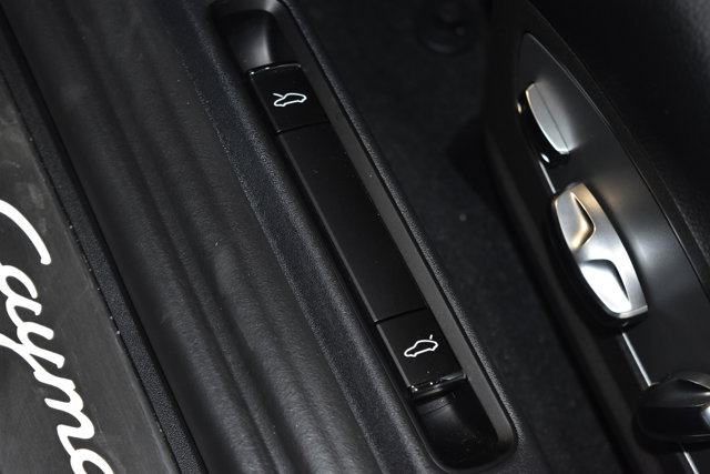 2025 Porsche 718 Cayman Style Edition Image 23 of 29