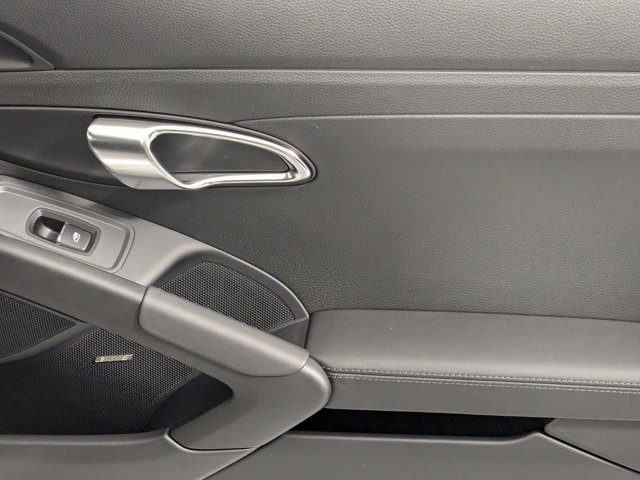 Vehicle image 21 of 25