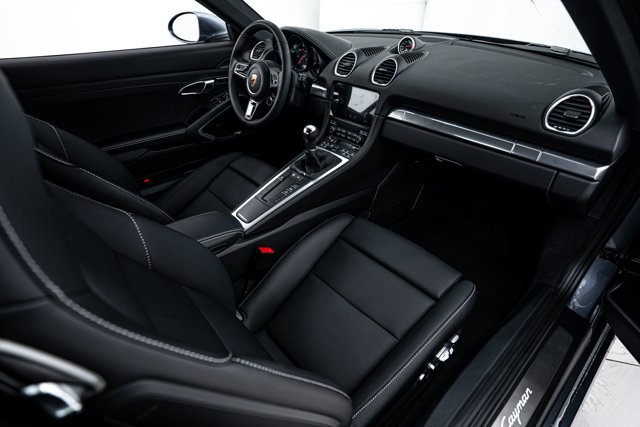 2025 Porsche 718 Cayman Style Edition Image 17 of 26