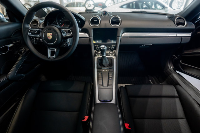 2025 Porsche 718 Cayman Style Edition Image 16 of 26