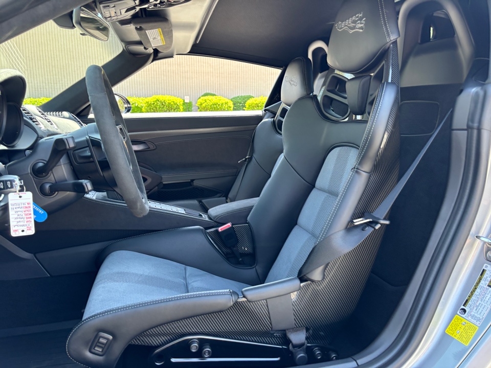 2025 Porsche 718 Spyder RS Image 16 of 25