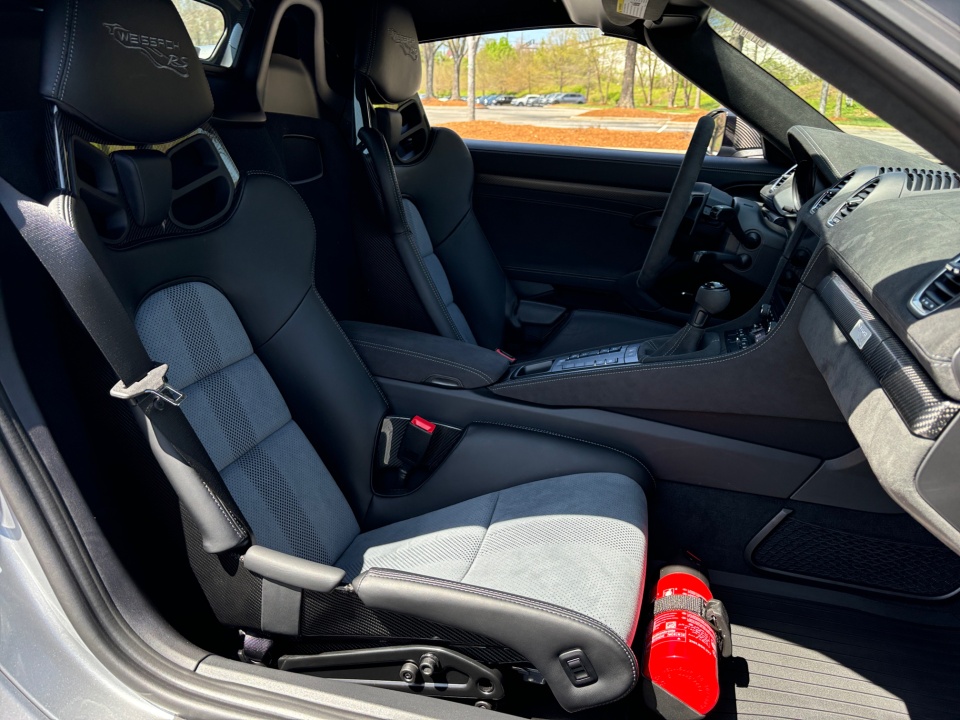 2025 Porsche 718 Spyder RS Image 23 of 25