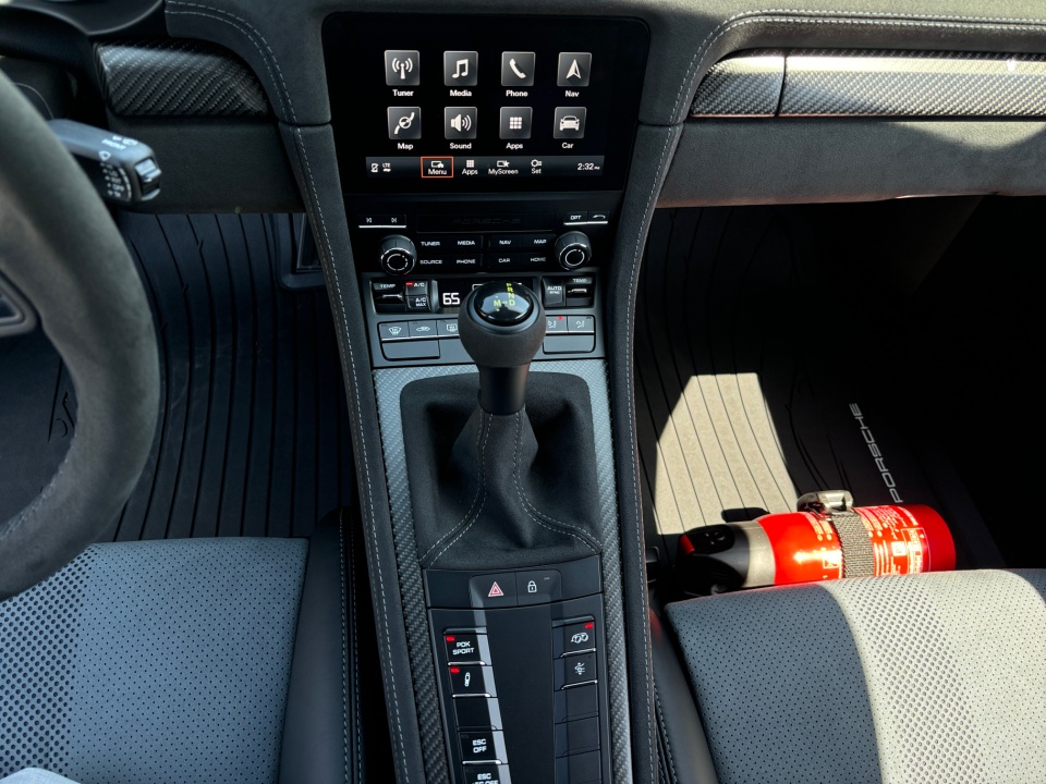 2025 Porsche 718 Spyder RS Image 21 of 25