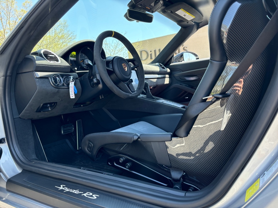 2025 Porsche 718 Spyder RS Image 15 of 25
