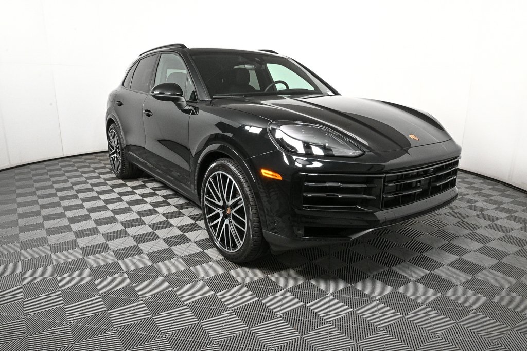 2025 Porsche Cayenne Base Image 4 of 38