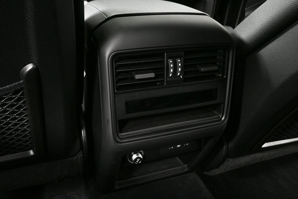 2025 Porsche Cayenne Base Image 28 of 38