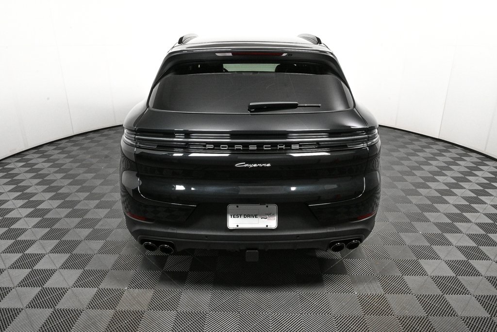 2025 Porsche Cayenne Base Image 7 of 38