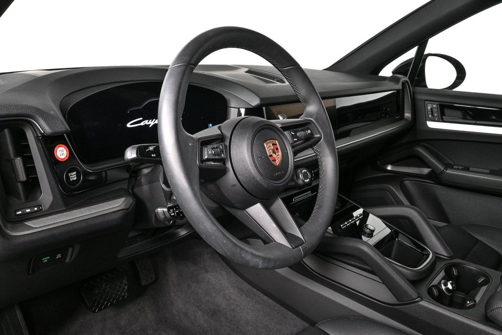 2025 Porsche Cayenne Base Image 19 of 38
