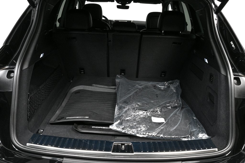 2025 Porsche Cayenne Base Image 13 of 38