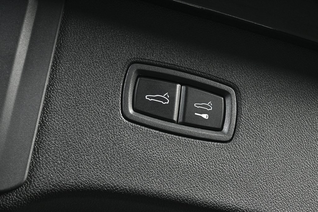 2025 Porsche Cayenne Base Image 31 of 38