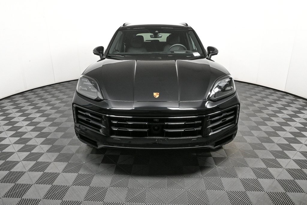 2025 Porsche Cayenne Base Image 3 of 38