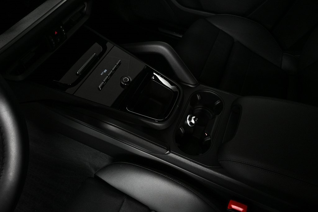 2025 Porsche Cayenne Base Image 24 of 38