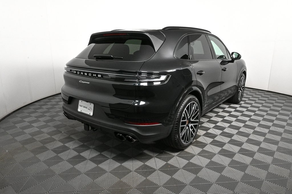 2025 Porsche Cayenne Base Image 6 of 38