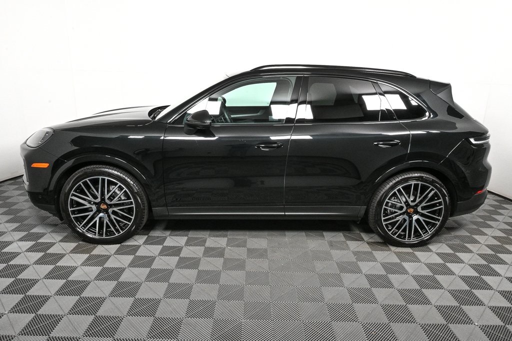 2025 Porsche Cayenne Base Image 10 of 38