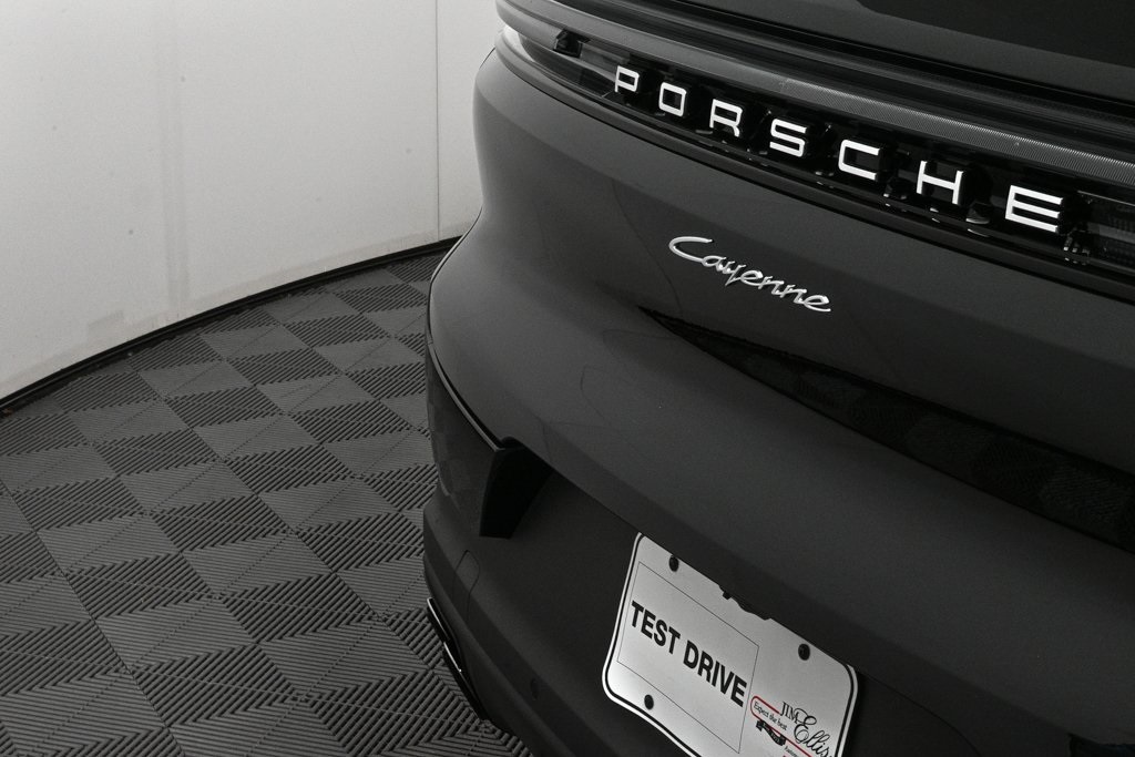 2025 Porsche Cayenne Base Image 30 of 38