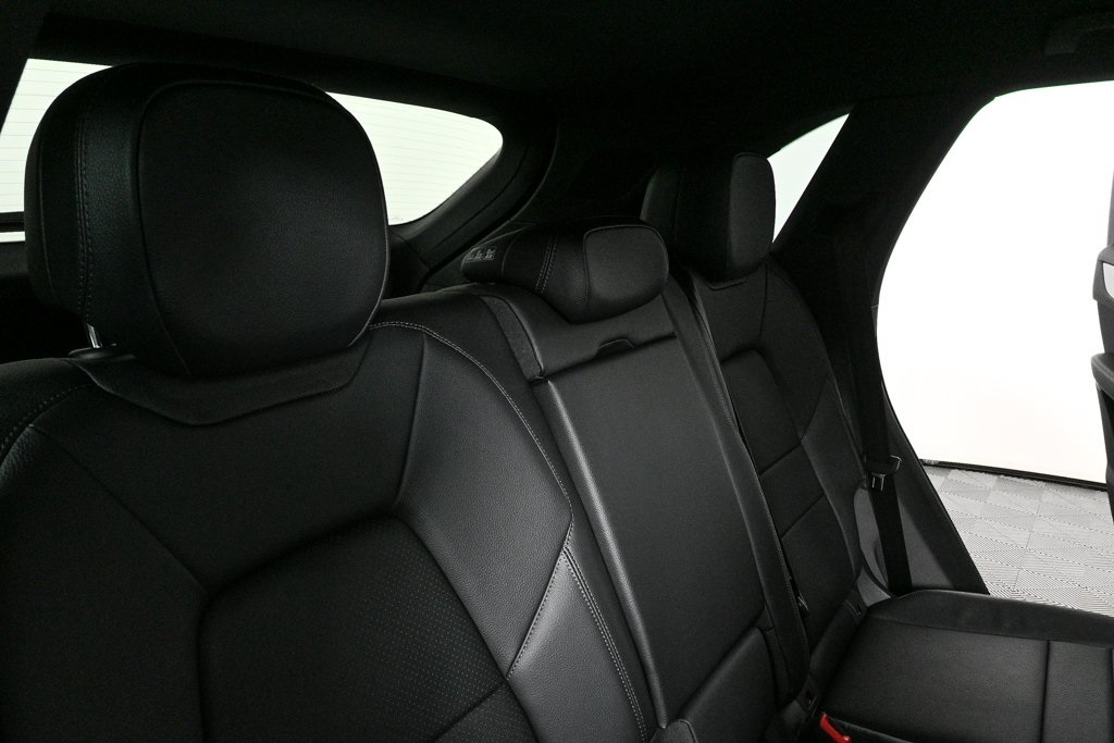 2025 Porsche Cayenne Base Image 14 of 38